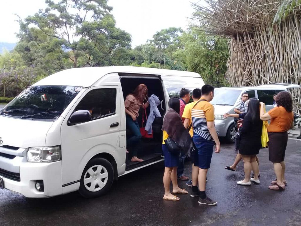 Toyota Hiace untuk rental mobil di Bandung